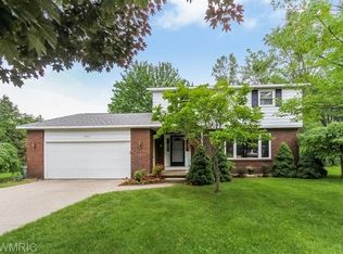 7864 Lilac Dr, Jenison, MI 49428