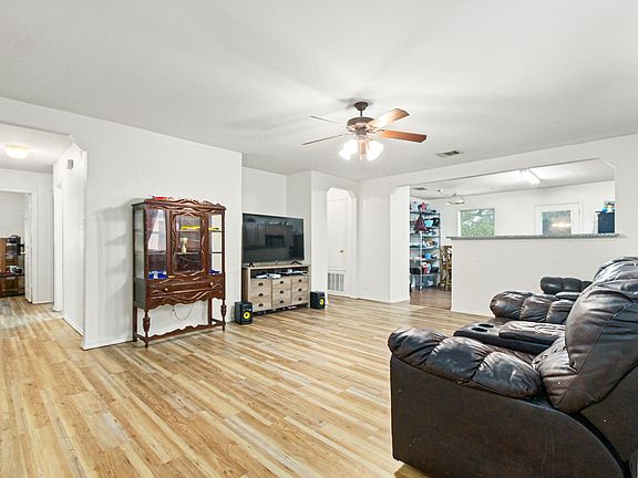 4th image of 221 Katie Ct