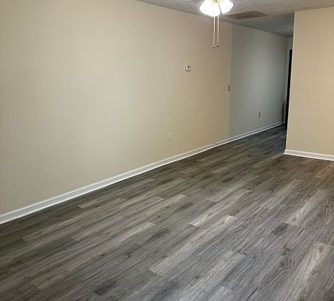 5th image of 109 Jay Ln #A