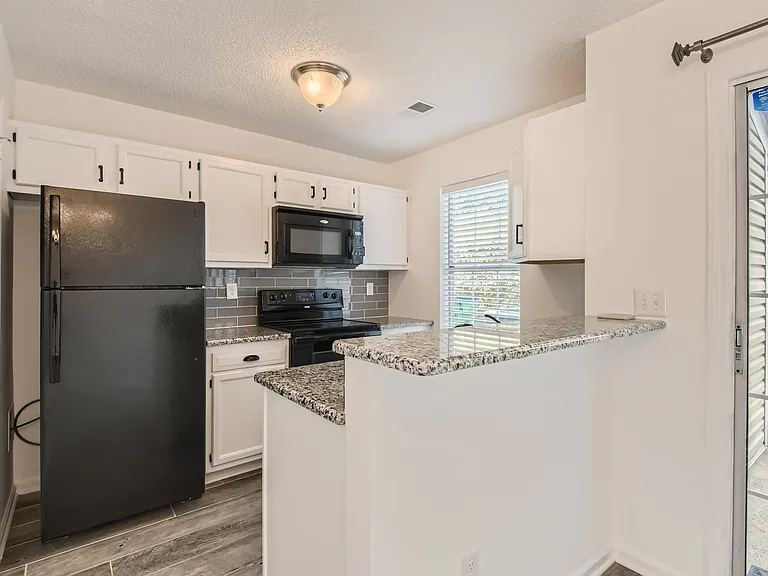 8281 Golf Ridge Dr — Photo 3