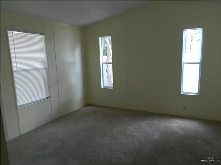 2113 Amy St — Photo 4