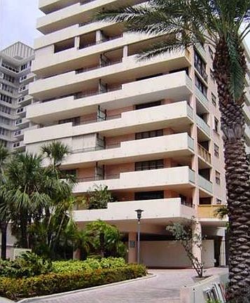 4th image of 1621 Collins Ave APT 208