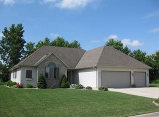 616 Green Ridge Cir, Watertown, WI 53094