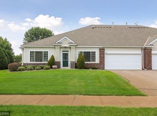 5933 Prairie Ridge Dr, Shoreview, MN 55126