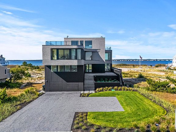 3rd image of 780 Dune Rd