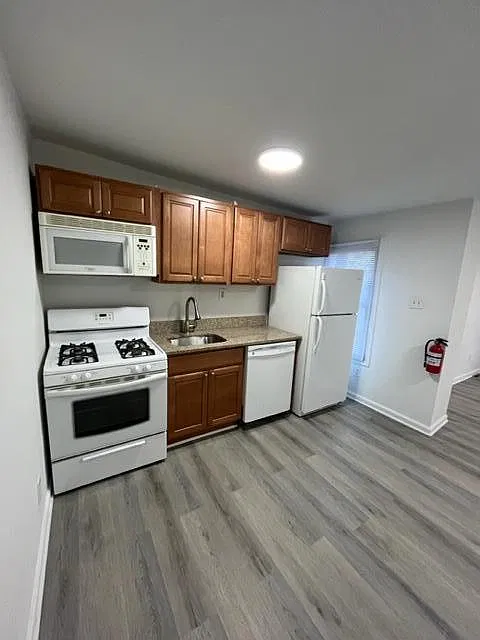 311 Cedar Street - B — Photo 2
