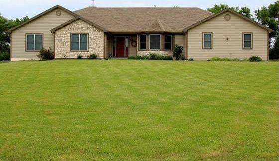 1st image of 813 N 400th Rd