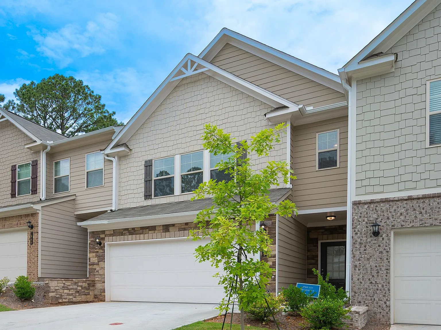 3 bed, 2.5 bath, 1928 sqft, $2,500 — Photo 3