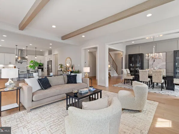 5817 2nd St S, Arlington, VA 22204