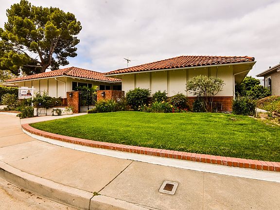 3rd image of 4759 Del Moreno Pl