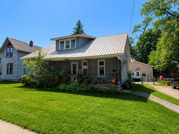 111 W Broadway Ave, Scottville, MI 49454