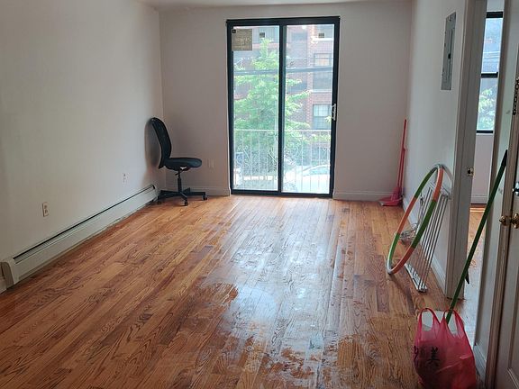 3rd image of 7124 163rd St