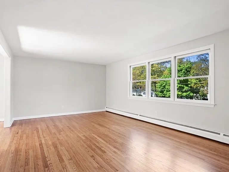 120 Braeside Dr — Photo 16