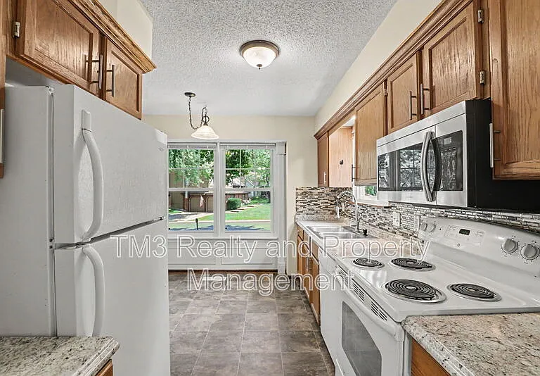 15338 S Summertree Ln — Photo 8