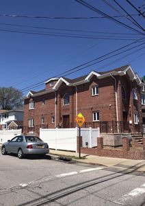 6220 136th St, Flushing, NY, 11367