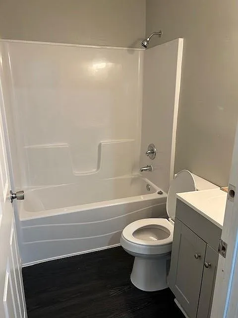 3 bed, 1.0 bath, 864 sqft, $1,200 — Photo 3
