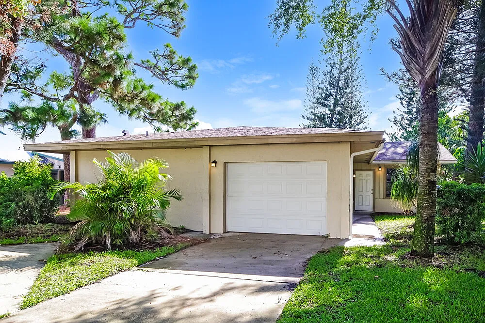 3 bed, 2.0 bath, 1367 sqft, $2,035 — Photo 1