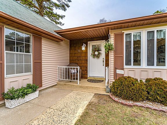 5th image of 18 Penwood Dr