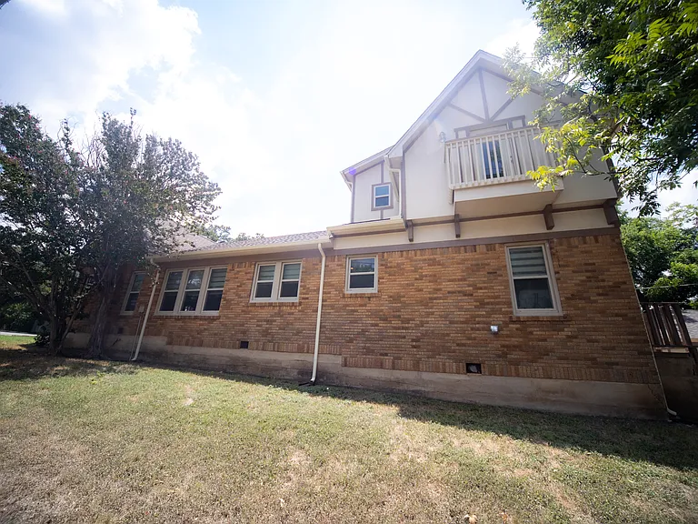 2600 Shirley Ave — Photo 37