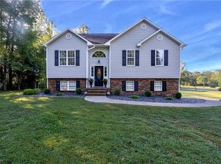 5025 Cherry Cir, Hamptonville, NC 27020