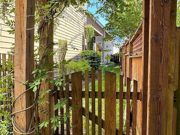 5th image of 73 Grovewood Ln