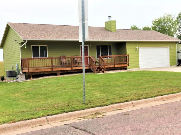 1104 4th St, Garretson, SD 57030