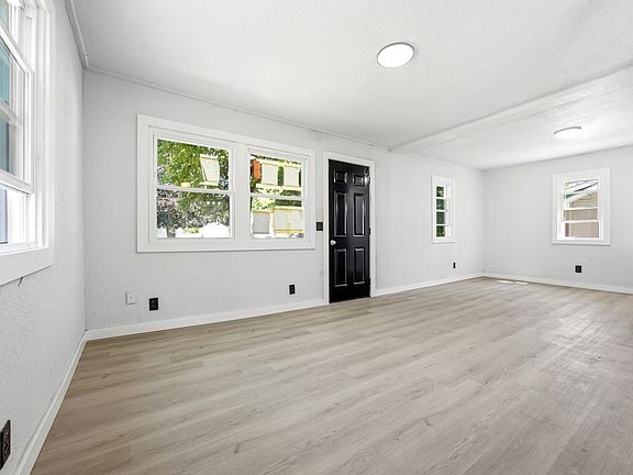 5th image of 3111 8th St