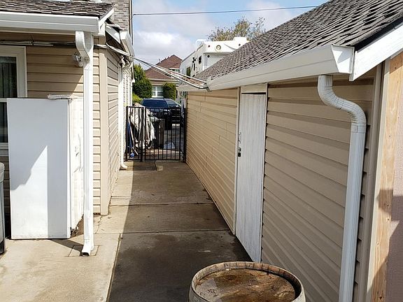5th image of 22 W Vine St