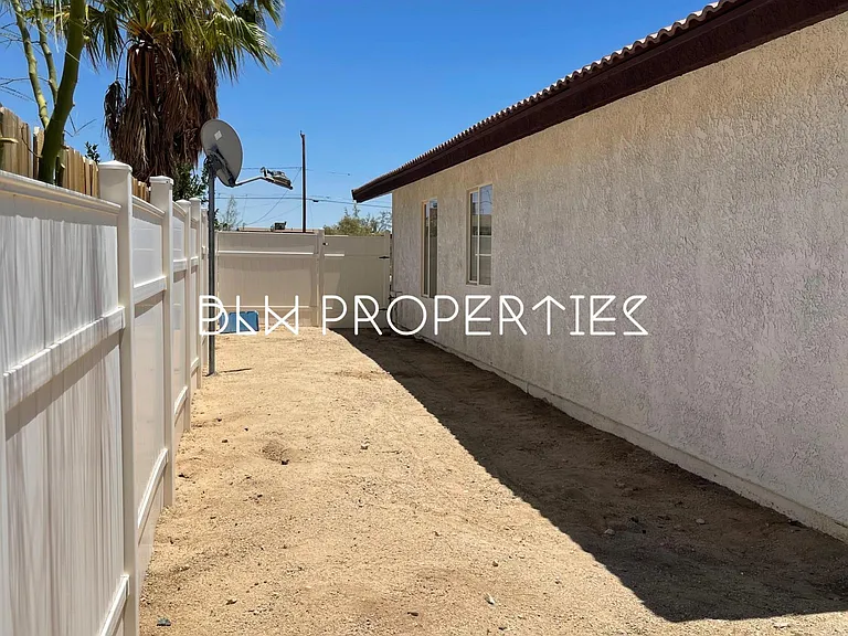6150 Mariposa Ave — Photo 31
