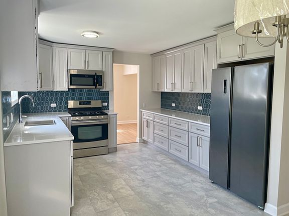 4th image of 475 N East River Rd APT 1