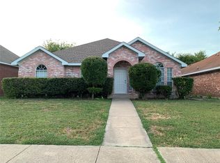 906 Walters Dr, Cedar Hill, TX 75104