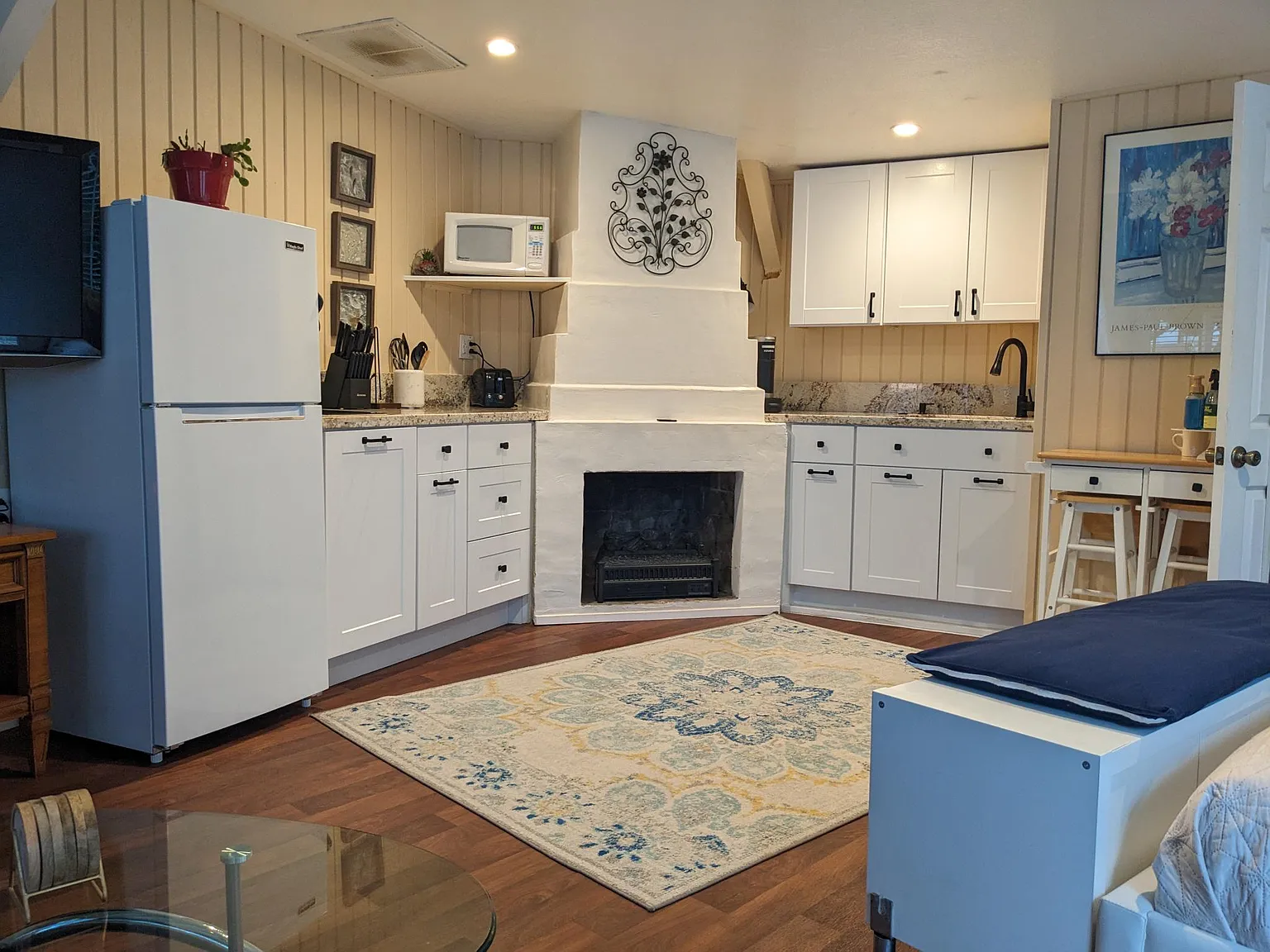 Studio, 350 sqft, $2,200 — Photo 3