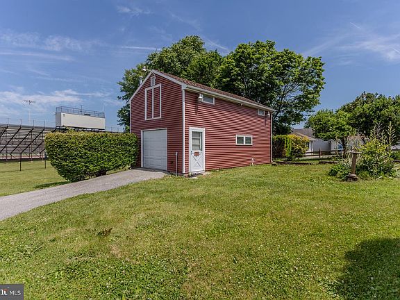 3rd image of 106 Berlin Rd