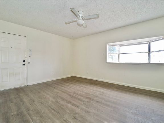 3rd image of 4832 Wellesley Ave APT D