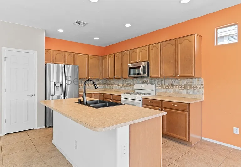 42181 W Basie Ln — Photo 15