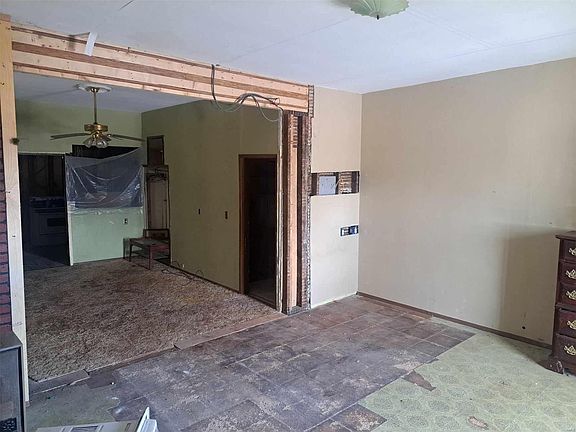 2nd image of 6609 S Broadway