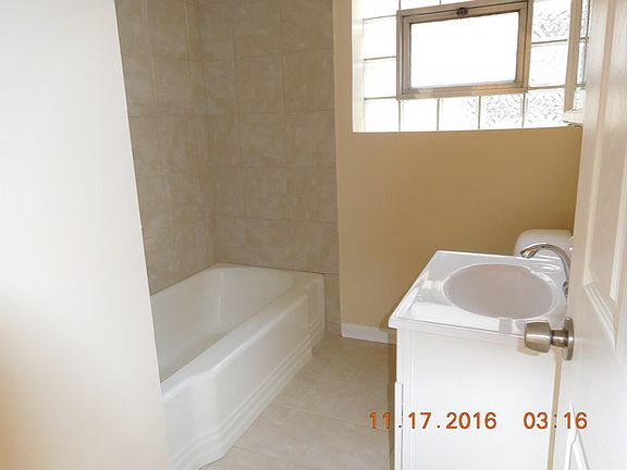 5th image of 3542 Lombard Ave