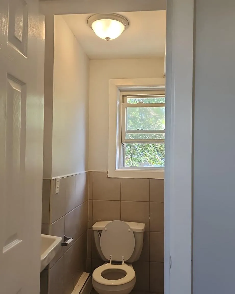 3 bed, 1400 sqft, $2,300 — Photo 2