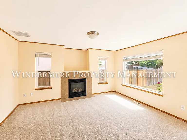 3005 NE Yale Way — Photo 8