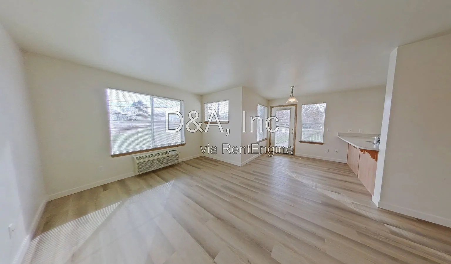 1 bed, 1.0 bath, 607 sqft, $1,295 — Photo 2
