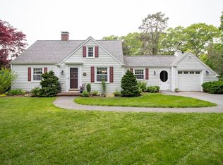 3 Oakland St, Mattapoisett, MA 02739