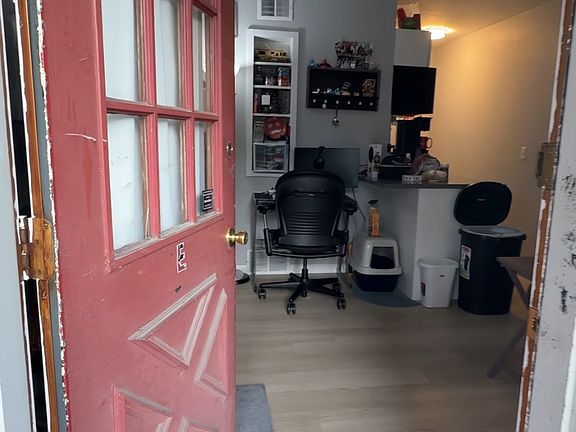 4th image of 156 W 8th Ave APT E