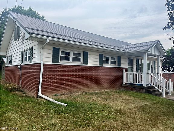 3rd image of 44 Sunset Dr