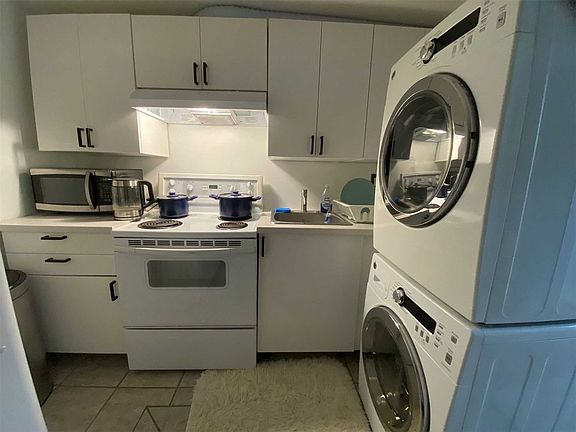 5th image of 145 Harrison Dr #2