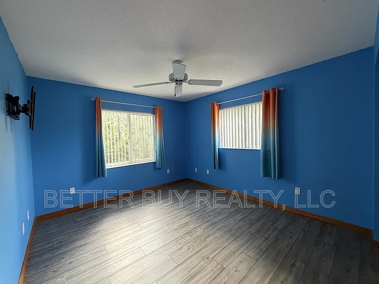 81 Boston Ln — Photo 20