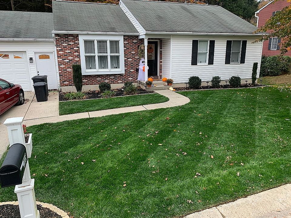 2nd image of 715 Yorktowne Rd