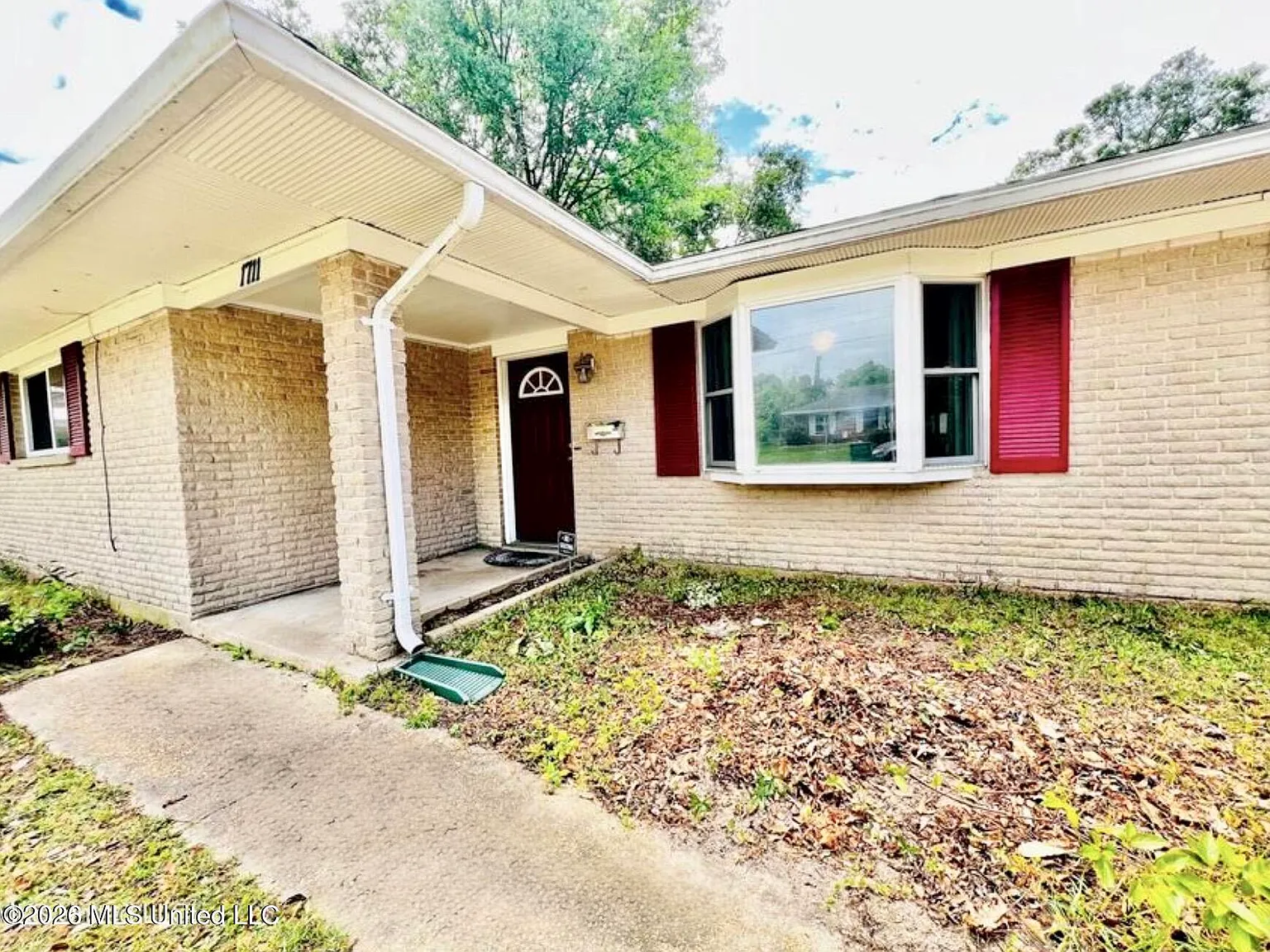 3 bed, 1.5 bath, 1409 sqft, $2,000 — Photo 3
