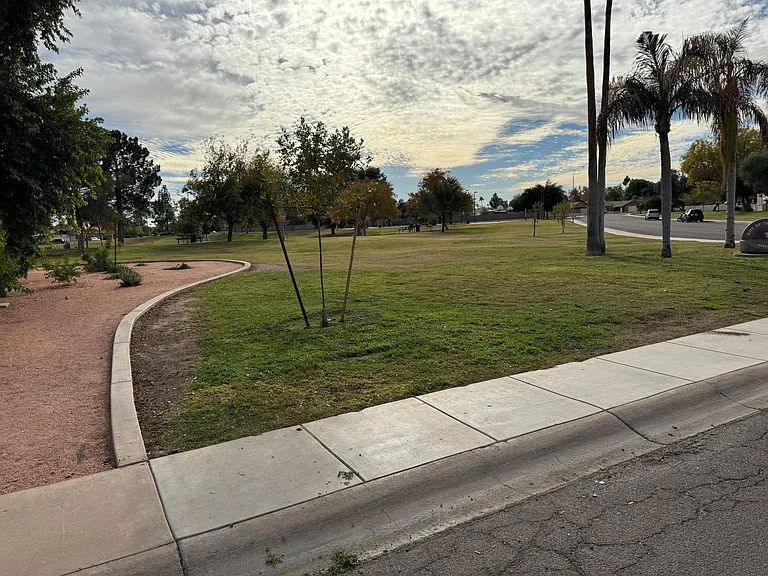 1214 W Manhatton Dr — Photo 31