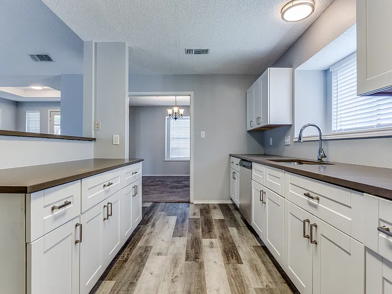 209 W Schreiber St — Photo 22