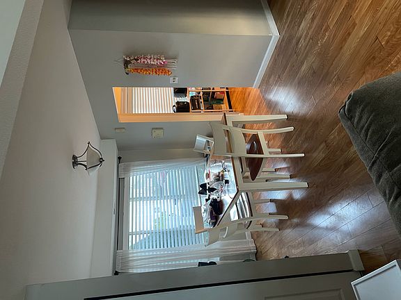 4th image of 38 Nassau Dr